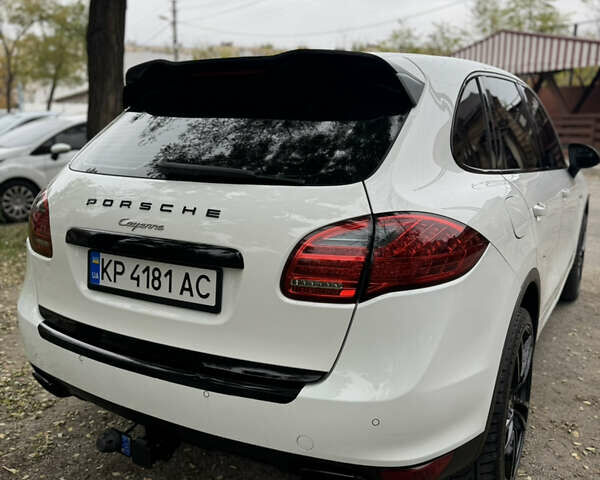 Білий Порше Cayenne, об'ємом двигуна 2.97 л та пробігом 202 тис. км за 19000 $, фото 5 на Automoto.ua