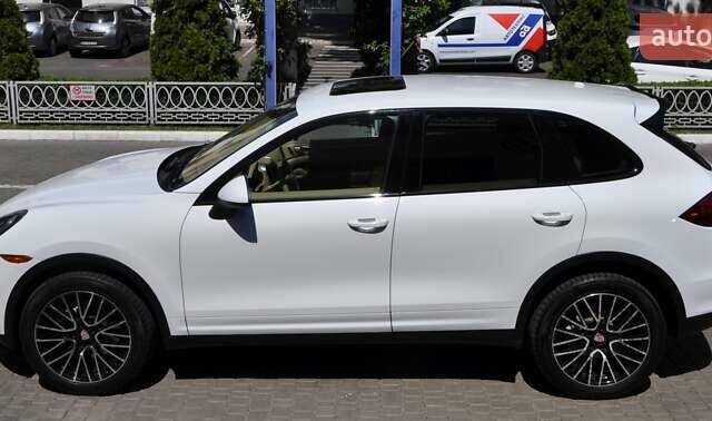 Белый Порше Каен, объемом двигателя 3 л и пробегом 130 тыс. км за 20000 $, фото 2 на Automoto.ua