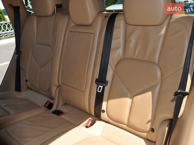 Белый Порше Каен, объемом двигателя 3 л и пробегом 130 тыс. км за 20000 $, фото 18 на Automoto.ua