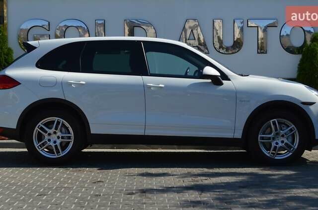 Білий Порше Cayenne, об'ємом двигуна 3 л та пробігом 122 тис. км за 23500 $, фото 19 на Automoto.ua