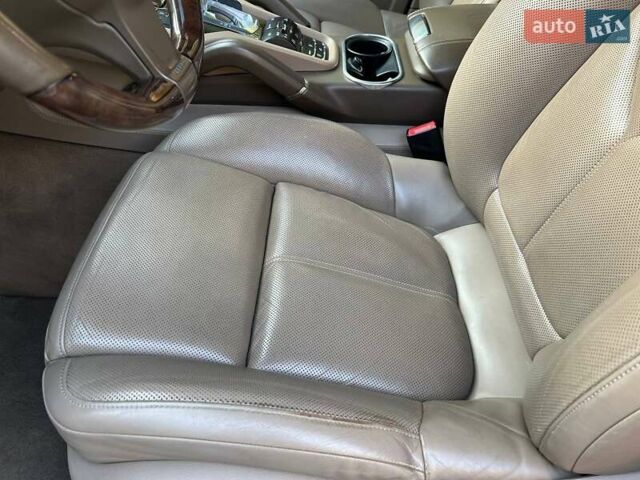Белый Порше Каен, объемом двигателя 3.6 л и пробегом 300 тыс. км за 13500 $, фото 8 на Automoto.ua