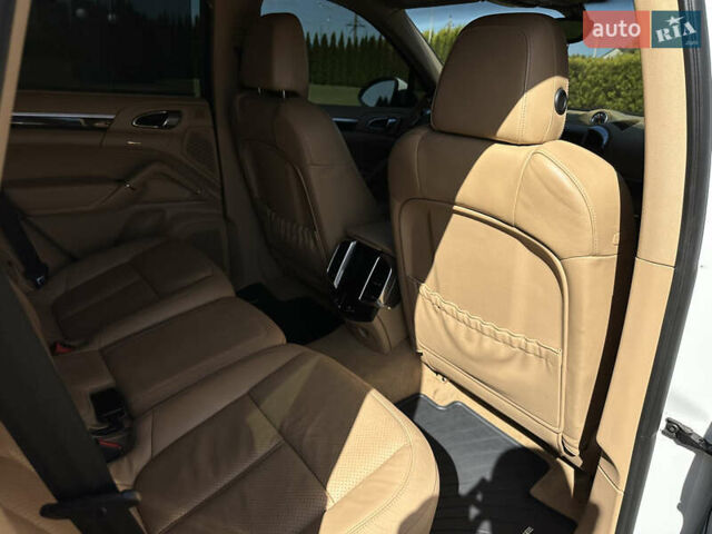 Білий Порше Cayenne, об'ємом двигуна 3.6 л та пробігом 200 тис. км за 19500 $, фото 36 на Automoto.ua