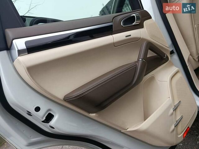 Белый Порше Каен, объемом двигателя 3.6 л и пробегом 193 тыс. км за 24500 $, фото 19 на Automoto.ua