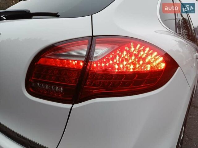 Белый Порше Каен, объемом двигателя 3.6 л и пробегом 193 тыс. км за 24500 $, фото 23 на Automoto.ua