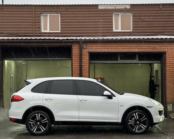 Белый Порше Каен, объемом двигателя 3 л и пробегом 204 тыс. км за 20000 $, фото 11 на Automoto.ua