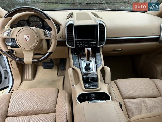 Белый Порше Каен, объемом двигателя 3.6 л и пробегом 175 тыс. км за 16700 $, фото 21 на Automoto.ua