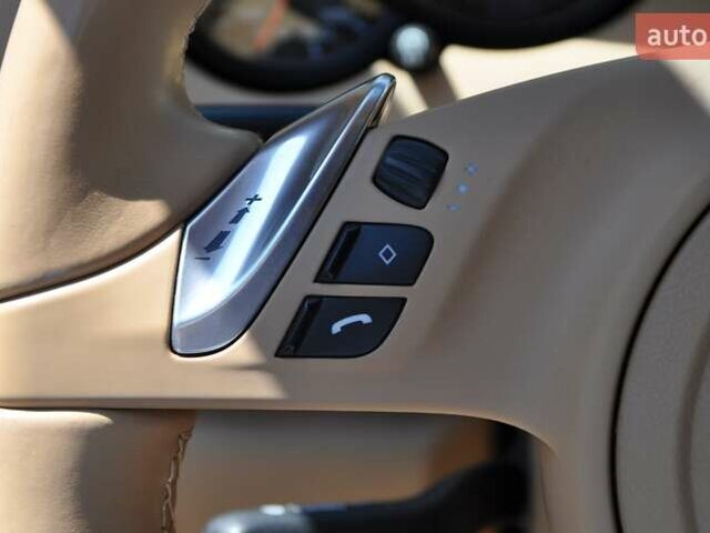 Белый Порше Каен, объемом двигателя 3 л и пробегом 130 тыс. км за 20000 $, фото 33 на Automoto.ua