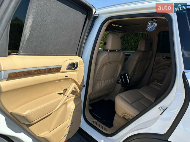 Білий Порше Cayenne, об'ємом двигуна 3.6 л та пробігом 200 тис. км за 19500 $, фото 39 на Automoto.ua