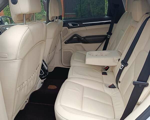 Белый Порше Каен, объемом двигателя 3.6 л и пробегом 193 тыс. км за 24500 $, фото 18 на Automoto.ua