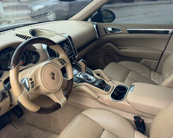 Білий Порше Cayenne, об'ємом двигуна 2.97 л та пробігом 202 тис. км за 19000 $, фото 10 на Automoto.ua