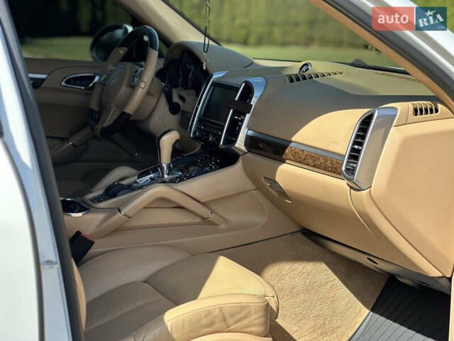 Білий Порше Cayenne, об'ємом двигуна 3.6 л та пробігом 200 тис. км за 19500 $, фото 32 на Automoto.ua