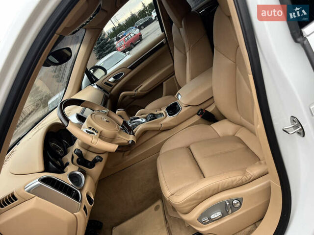 Белый Порше Каен, объемом двигателя 3.6 л и пробегом 175 тыс. км за 16700 $, фото 7 на Automoto.ua