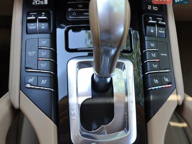 Белый Порше Каен, объемом двигателя 3 л и пробегом 130 тыс. км за 20000 $, фото 41 на Automoto.ua