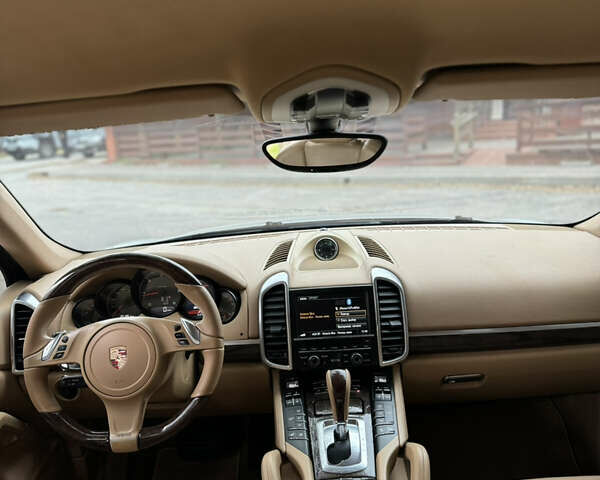 Білий Порше Cayenne, об'ємом двигуна 2.97 л та пробігом 202 тис. км за 19000 $, фото 12 на Automoto.ua