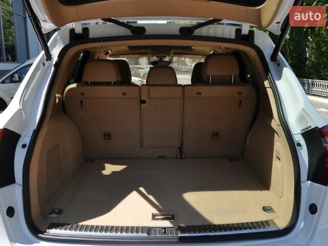 Белый Порше Каен, объемом двигателя 3 л и пробегом 130 тыс. км за 20000 $, фото 5 на Automoto.ua