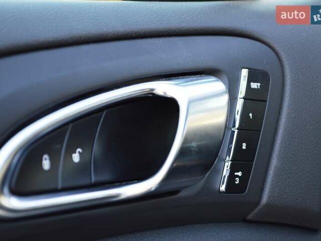 Білий Порше Cayenne, об'ємом двигуна 3 л та пробігом 122 тис. км за 23500 $, фото 21 на Automoto.ua