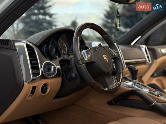 Белый Порше Каен, объемом двигателя 4.81 л и пробегом 133 тыс. км за 22000 $, фото 3 на Automoto.ua