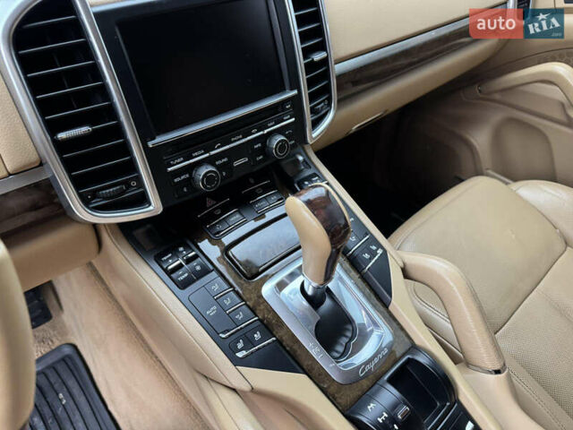 Білий Порше Cayenne, об'ємом двигуна 3.6 л та пробігом 200 тис. км за 18900 $, фото 11 на Automoto.ua