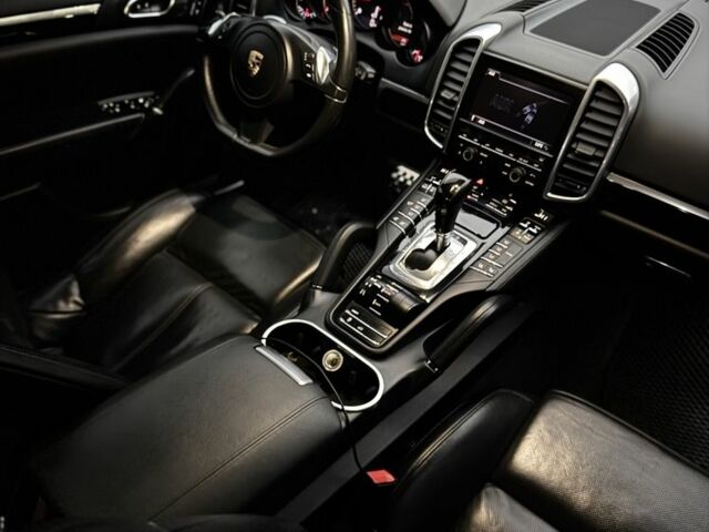 Белый Порше Каен, объемом двигателя 3 л и пробегом 200 тыс. км за 21500 $, фото 11 на Automoto.ua