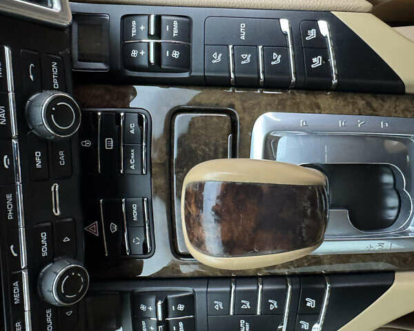 Білий Порше Cayenne, об'ємом двигуна 3.6 л та пробігом 200 тис. км за 18900 $, фото 19 на Automoto.ua