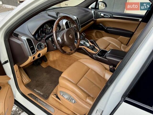 Белый Порше Каен, объемом двигателя 2.97 л и пробегом 170 тыс. км за 24900 $, фото 8 на Automoto.ua