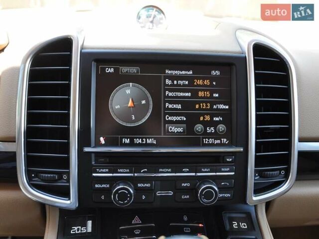 Белый Порше Каен, объемом двигателя 3 л и пробегом 130 тыс. км за 20000 $, фото 37 на Automoto.ua