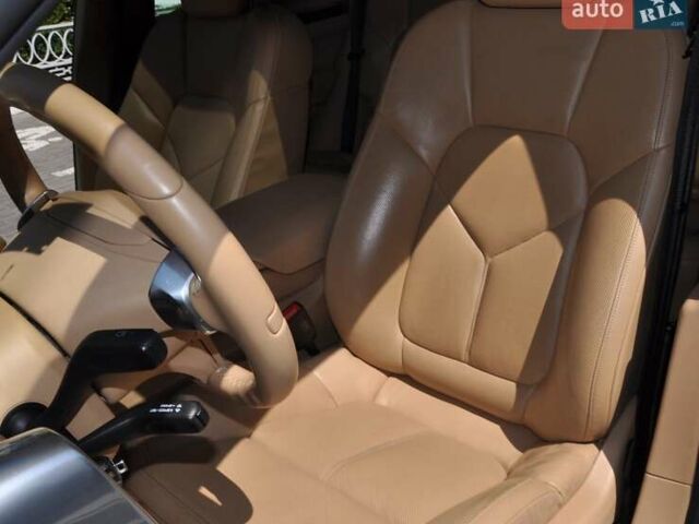 Белый Порше Каен, объемом двигателя 3 л и пробегом 130 тыс. км за 20000 $, фото 27 на Automoto.ua