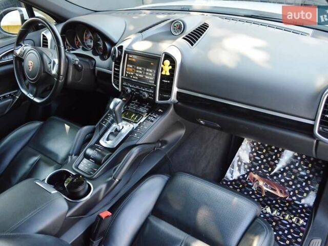 Білий Порше Cayenne, об'ємом двигуна 3 л та пробігом 122 тис. км за 23500 $, фото 46 на Automoto.ua