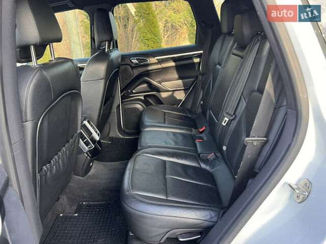 Білий Порше Cayenne, об'ємом двигуна 3 л та пробігом 240 тис. км за 20999 $, фото 52 на Automoto.ua
