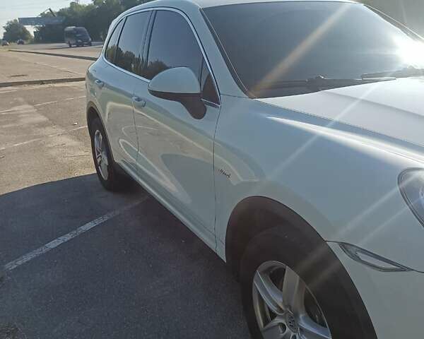 Белый Порше Каен, объемом двигателя 3 л и пробегом 180 тыс. км за 28000 $, фото 8 на Automoto.ua