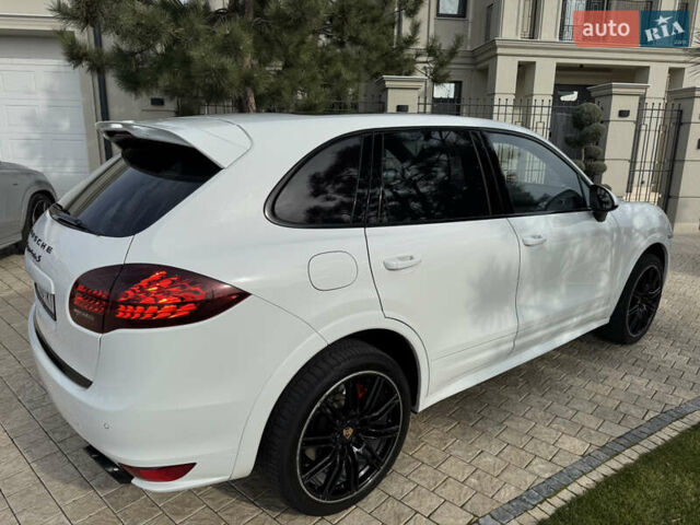 Білий Порше Cayenne, об'ємом двигуна 4.8 л та пробігом 89 тис. км за 28999 $, фото 3 на Automoto.ua