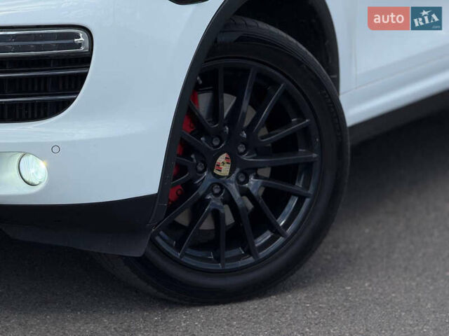 Білий Порше Cayenne, об'ємом двигуна 2.97 л та пробігом 190 тис. км за 24000 $, фото 2 на Automoto.ua