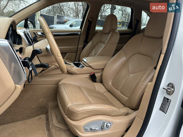 Белый Порше Каен, объемом двигателя 3 л и пробегом 147 тыс. км за 19999 $, фото 19 на Automoto.ua