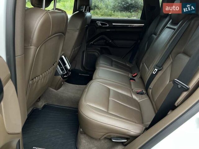 Белый Порше Каен, объемом двигателя 3.6 л и пробегом 83 тыс. км за 27000 $, фото 7 на Automoto.ua