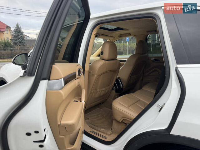 Белый Порше Каен, объемом двигателя 3 л и пробегом 136 тыс. км за 19900 $, фото 32 на Automoto.ua