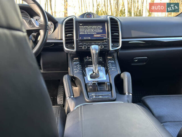 Білий Порше Cayenne, об'ємом двигуна 3 л та пробігом 240 тис. км за 20999 $, фото 57 на Automoto.ua