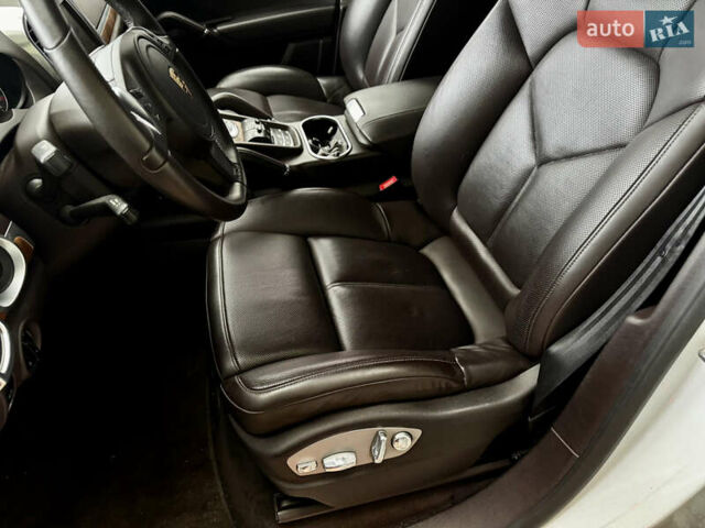 Білий Порше Cayenne, об'ємом двигуна 3.6 л та пробігом 152 тис. км за 23300 $, фото 28 на Automoto.ua
