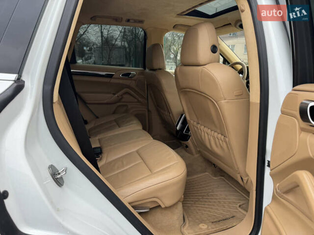 Белый Порше Каен, объемом двигателя 3 л и пробегом 136 тыс. км за 19900 $, фото 40 на Automoto.ua