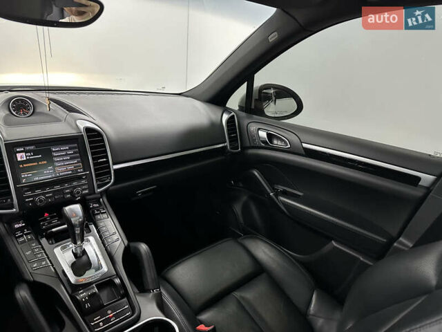 Белый Порше Каен, объемом двигателя 3.6 л и пробегом 225 тыс. км за 18800 $, фото 11 на Automoto.ua