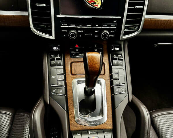 Білий Порше Cayenne, об'ємом двигуна 3.6 л та пробігом 152 тис. км за 23300 $, фото 18 на Automoto.ua