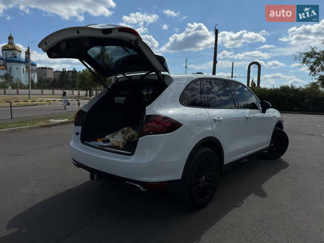 Белый Порше Каен, объемом двигателя 2.97 л и пробегом 190 тыс. км за 25500 $, фото 18 на Automoto.ua