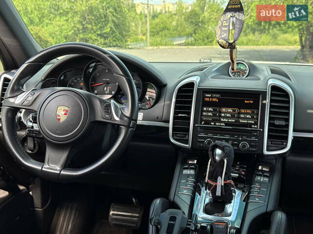 Белый Порше Каен, объемом двигателя 2.97 л и пробегом 190 тыс. км за 25500 $, фото 43 на Automoto.ua