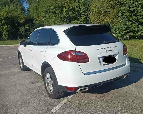 Белый Порше Каен, объемом двигателя 3 л и пробегом 180 тыс. км за 28000 $, фото 6 на Automoto.ua