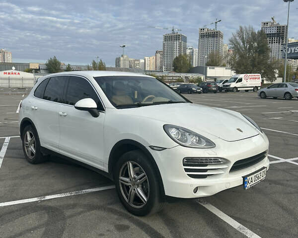 Порше Каен 2013 в Киеве на Automoto.ua Белый Порше Каен, объемом двигателя 3.6 л и пробегом 159 тыс. км за 19900 $, фото 1 на Automoto.ua
