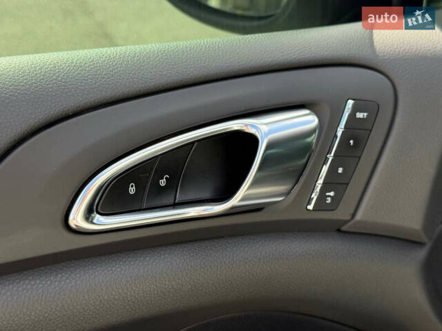 Білий Порше Cayenne, об'ємом двигуна 2.97 л та пробігом 190 тис. км за 24000 $, фото 21 на Automoto.ua