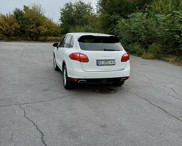 Белый Порше Каен, объемом двигателя 2.97 л и пробегом 167 тыс. км за 21000 $, фото 2 на Automoto.ua