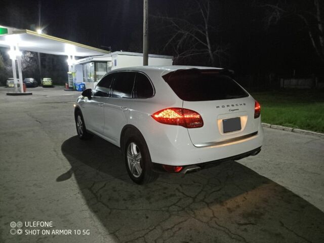 Білий Порше Cayenne, об'ємом двигуна 3 л та пробігом 2 тис. км за 23697 $, фото 3 на Automoto.ua
