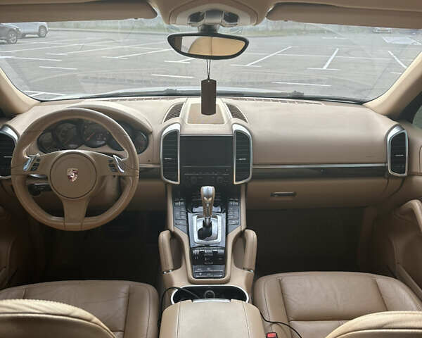 Порше Каен 2013 в Киеве на Automoto.ua Белый Порше Каен, объемом двигателя 3.6 л и пробегом 159 тыс. км за 19900 $, фото 13 на Automoto.ua