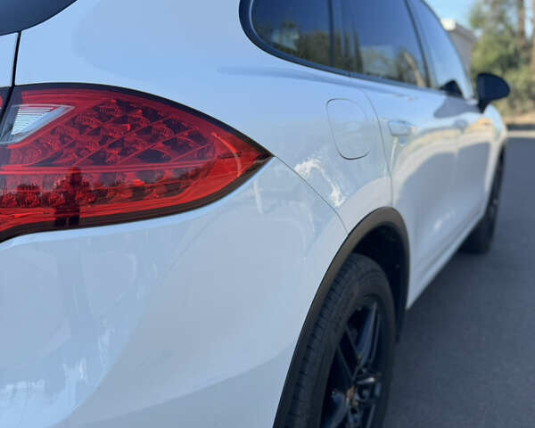 Білий Порше Cayenne, об'ємом двигуна 2.97 л та пробігом 214 тис. км за 23900 $, фото 14 на Automoto.ua
