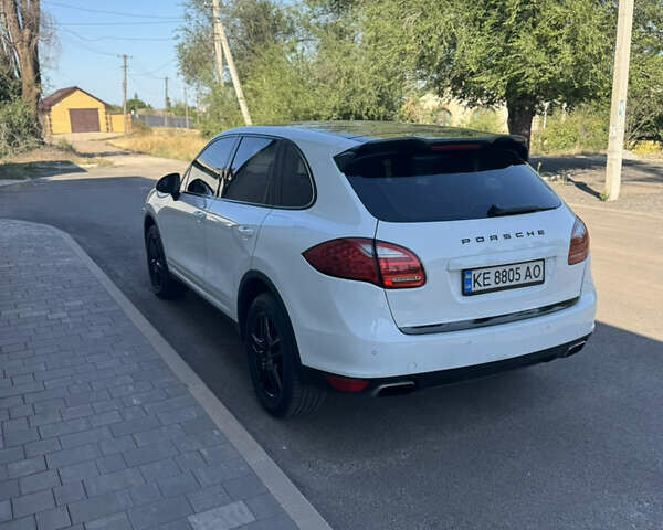 Білий Порше Cayenne, об'ємом двигуна 2.97 л та пробігом 214 тис. км за 23900 $, фото 16 на Automoto.ua
